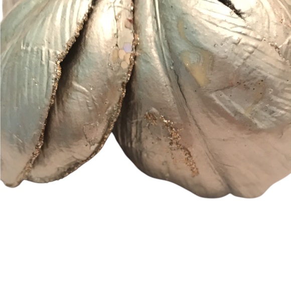 (5)- Five Jeweled Magnolia flowers - Picture 5 of 5